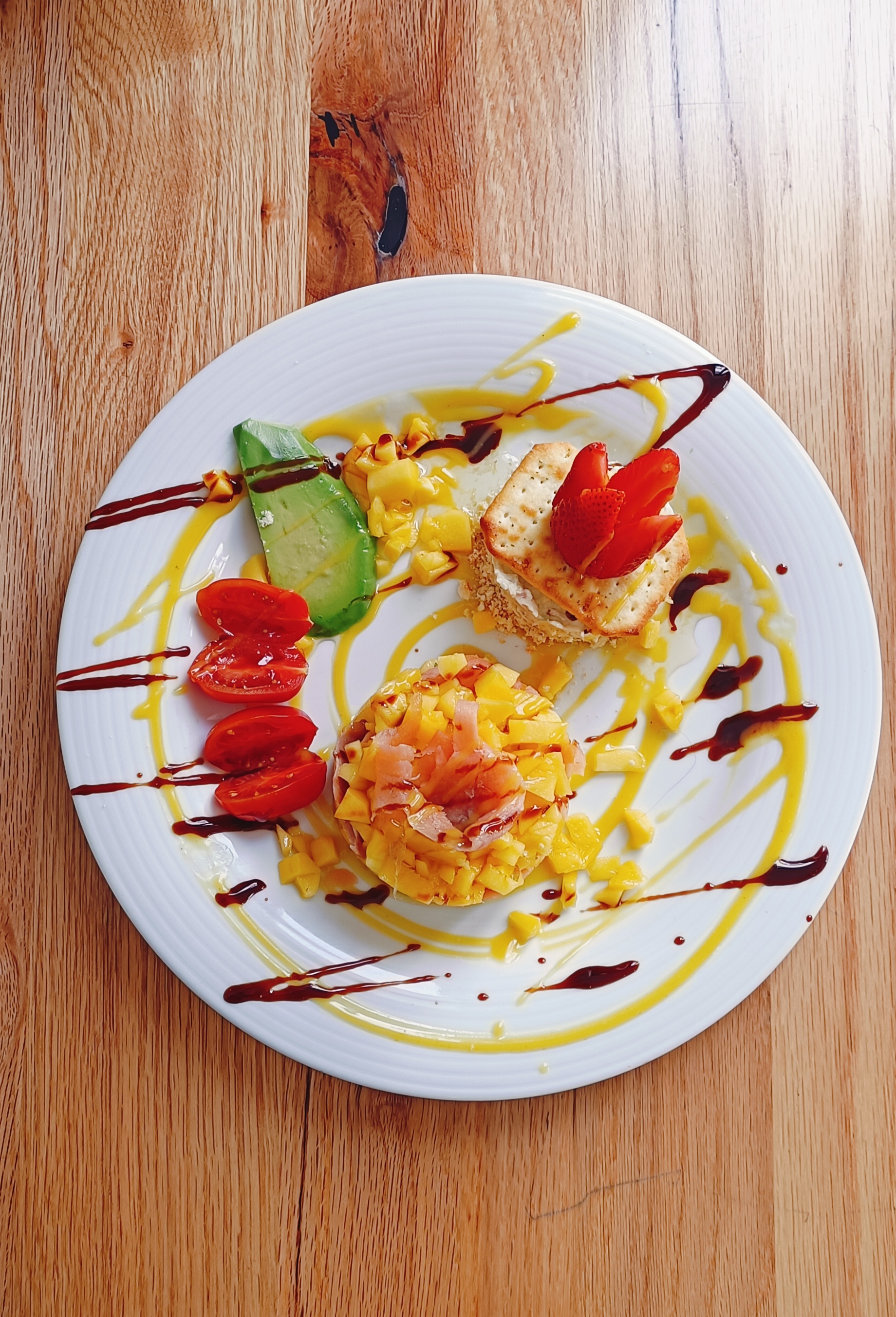 Tartáro de salmão Fumado e manga