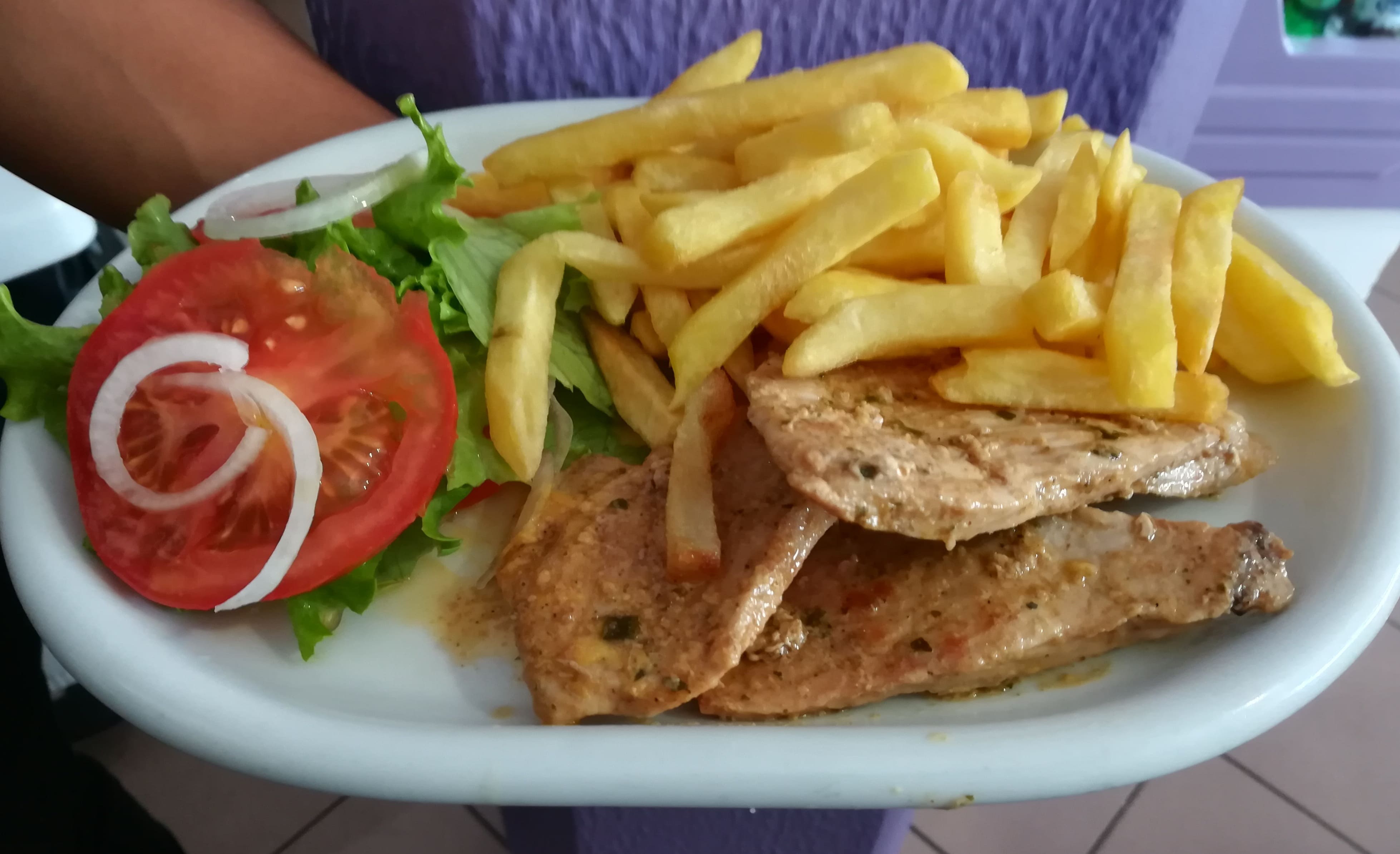 BIFANA NO PRATO  Carne de Porco, Batata Frita, Salada