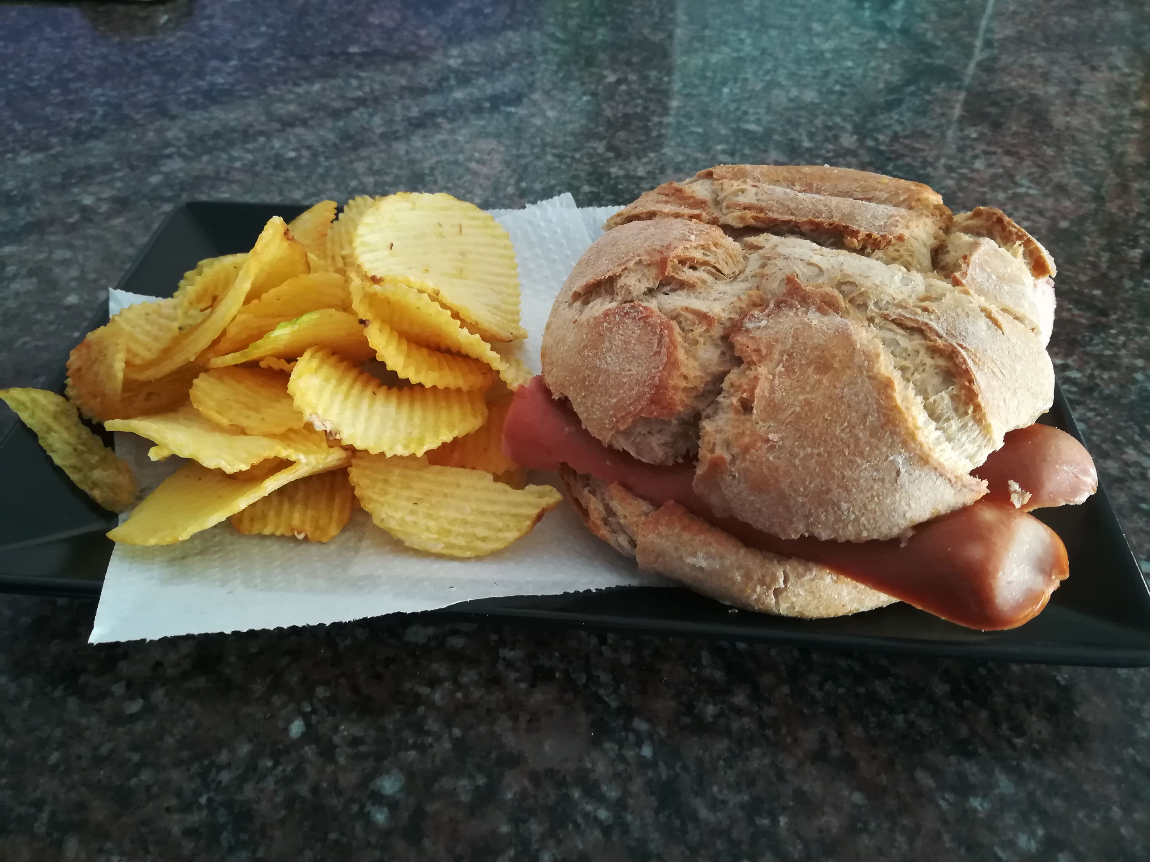 Pão , Salsicha Grande , Batata Frita