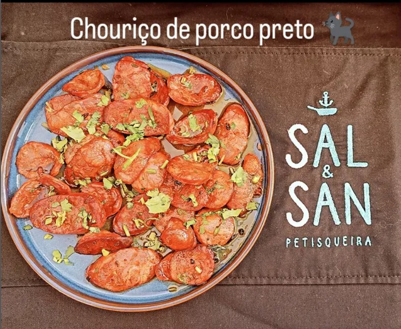 Chouriço de porco preto assado
